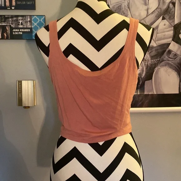 Z supply crop tank - Picture 2 of 3